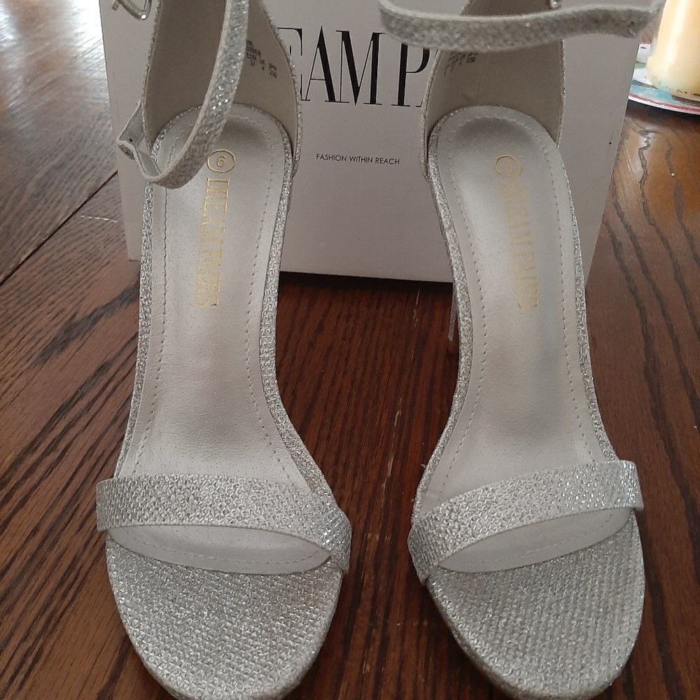 EUC Size 6 Silver Glitter Dream Pairs Karrie Open Toe Stiletto Sandals